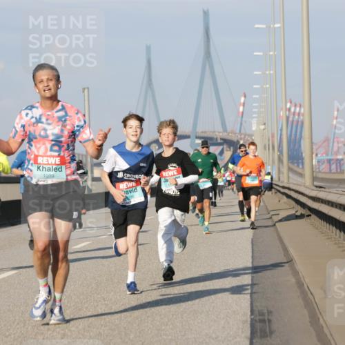 03.10.2025 - Köhlbrandbrückenlauf Jannik Wohlers http://msf.ph/oto/9072094 03.10.2025 09:49:58 Position 3 1039, 3196, 54 meine-sportfotos.de