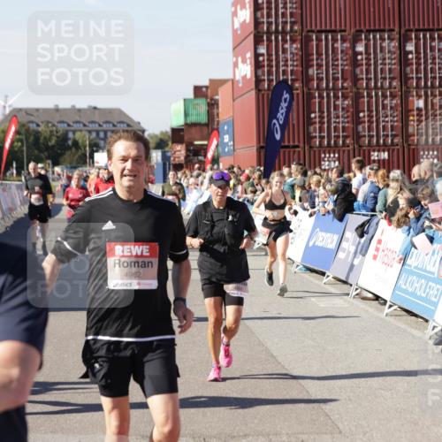 03.10.2025 - Köhlbrandbrückenlauf Jannik Wohlers http://msf.ph/oto/9072098 03.10.2025 13:15:31 Ziel 4031, 4267, 4399, 4577, 4678, 4704, 4797, 4871, 4958, 4962, 5309, 5771, 6019, 6535, 6772 meine-sportfotos.de