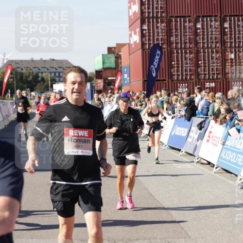 03.10.2025 - Köhlbrandbrückenlauf Jannik Wohlers http://msf.ph/oto/9072105 03.10.2025 13:15:31 Ziel 4031, 4267, 4399, 4577, 4678, 4704, 4797, 4871, 4958, 4962, 5309, 5771, 6019, 6535, 6772 meine-sportfotos.de