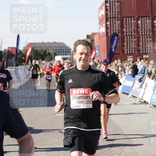 03.10.2025 - Köhlbrandbrückenlauf Jannik Wohlers http://msf.ph/oto/9072109 03.10.2025 13:15:32 Ziel 4031, 4267, 4399, 4577, 4678, 4704, 4797, 4803, 4871, 4958, 4962, 5309, 5771, 6019, 6535, 6772 meine-sportfotos.de
