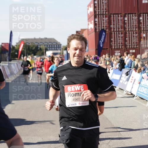 03.10.2025 - Köhlbrandbrückenlauf Jannik Wohlers http://msf.ph/oto/9072118 03.10.2025 13:15:32 Ziel 4031, 4267, 4399, 4577, 4678, 4704, 4797, 4803, 4871, 4958, 4962, 5309, 5771, 6019, 6535, 6772 meine-sportfotos.de