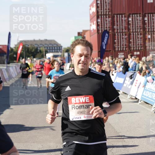 03.10.2025 - Köhlbrandbrückenlauf Jannik Wohlers http://msf.ph/oto/9072120 03.10.2025 13:15:32 Ziel 4031, 4267, 4399, 4577, 4678, 4704, 4797, 4803, 4871, 4958, 4962, 5309, 5771, 6019, 6535, 6772 meine-sportfotos.de