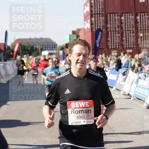 03.10.2025 - Köhlbrandbrückenlauf Jannik Wohlers http://msf.ph/oto/9072124 03.10.2025 13:15:32 Ziel 4031, 4267, 4399, 4577, 4678, 4704, 4797, 4803, 4871, 4958, 4962, 5309, 5771, 6019, 6535, 6772 meine-sportfotos.de