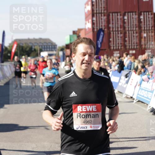 03.10.2025 - Köhlbrandbrückenlauf Jannik Wohlers http://msf.ph/oto/9072130 03.10.2025 13:15:32 Ziel 4031, 4267, 4399, 4577, 4678, 4704, 4797, 4803, 4871, 4958, 4962, 5309, 5771, 6019, 6535, 6772 meine-sportfotos.de