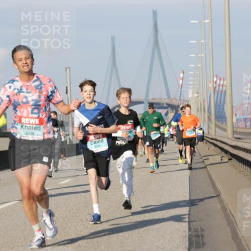 03.10.2025 - Köhlbrandbrückenlauf Jannik Wohlers http://msf.ph/oto/9072132 03.10.2025 09:49:59 Position 3 1111, 1039, 3196 meine-sportfotos.de