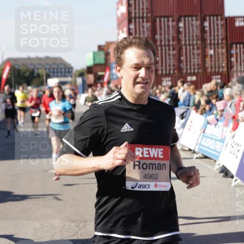 03.10.2025 - Köhlbrandbrückenlauf Jannik Wohlers http://msf.ph/oto/9072140 03.10.2025 13:15:32 Ziel 4031, 4267, 4399, 4577, 4678, 4704, 4797, 4803, 4871, 4958, 4962, 5309, 5771, 6019, 6535, 6772 meine-sportfotos.de
