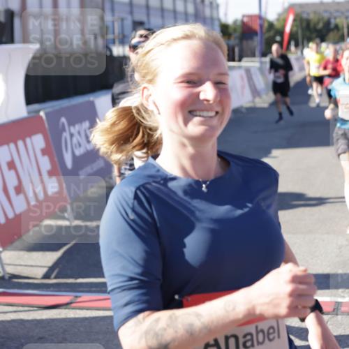 03.10.2025 - Köhlbrandbrückenlauf Jannik Wohlers http://msf.ph/oto/9072153 03.10.2025 13:15:33 Ziel 4031, 4267, 4399, 4421, 4577, 4678, 4704, 4797, 4803, 4871, 4958, 4962, 5309, 6019, 6535, 6772 meine-sportfotos.de