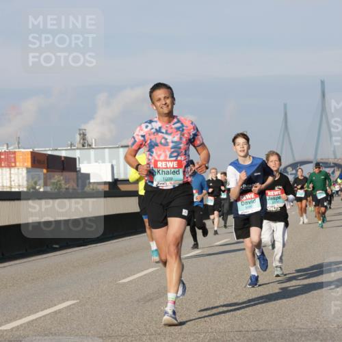 03.10.2025 - Köhlbrandbrückenlauf Jannik Wohlers http://msf.ph/oto/9072161 03.10.2025 09:50:00 Position 3 1039, 1173, 3196 meine-sportfotos.de