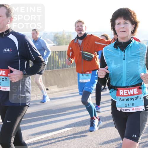 03.10.2025 - Köhlbrandbrückenlauf Lena Gebhardt http://msf.ph/oto/9072169 03.10.2025 09:24:47 Position 1 3147, 3281, 2119, 1031 meine-sportfotos.de
