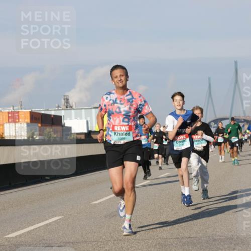 03.10.2025 - Köhlbrandbrückenlauf Jannik Wohlers http://msf.ph/oto/9072175 03.10.2025 09:50:00 Position 3 1039, 3196, 1173 meine-sportfotos.de