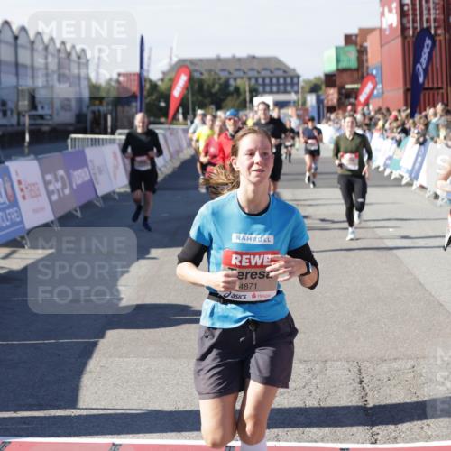 03.10.2025 - Köhlbrandbrückenlauf Jannik Wohlers http://msf.ph/oto/9072182 03.10.2025 13:15:34 Ziel 4031, 4267, 4399, 4421, 4577, 4678, 4704, 4797, 4803, 4871, 4958, 4962, 5309, 5942, 6019, 6535, 6772 meine-sportfotos.de
