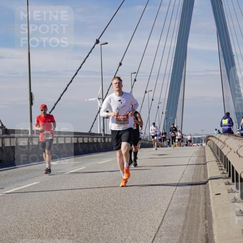 03.10.2025 - Köhlbrandbrückenlauf Michael Burmester http://msf.ph/oto/9072196 03.10.2025 12:37:18 Position 2  meine-sportfotos.de