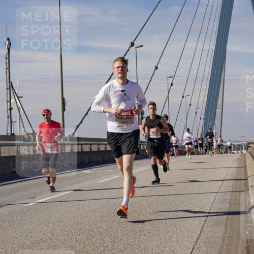 03.10.2025 - Köhlbrandbrückenlauf Michael Burmester http://msf.ph/oto/9072207 03.10.2025 12:37:19 Position 2 4491 meine-sportfotos.de