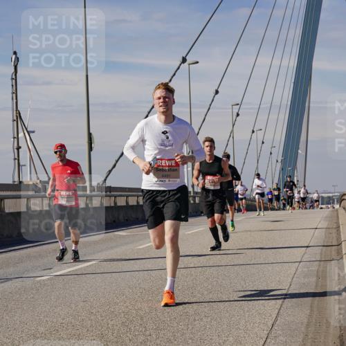 03.10.2025 - Köhlbrandbrückenlauf Michael Burmester http://msf.ph/oto/9072215 03.10.2025 12:37:19 Position 2 4491 meine-sportfotos.de
