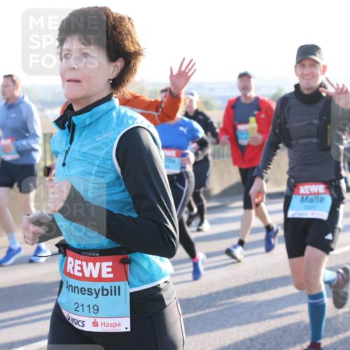 03.10.2025 - Köhlbrandbrückenlauf Lena Gebhardt http://msf.ph/oto/9072217 03.10.2025 09:24:47 Position 1 2119, 1097 meine-sportfotos.de