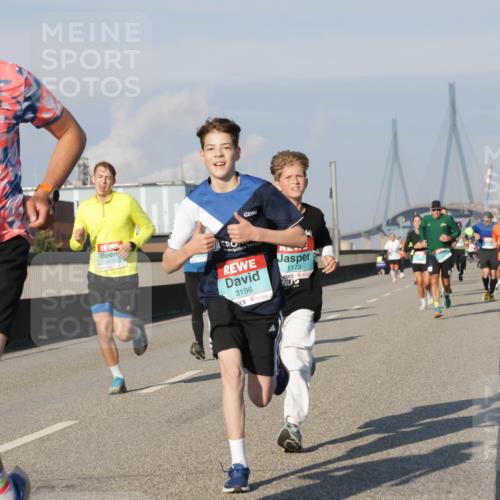 03.10.2025 - Köhlbrandbrückenlauf Jannik Wohlers http://msf.ph/oto/9072221 03.10.2025 09:50:01 Position 3 1039, 1111, 3196, 1173 meine-sportfotos.de