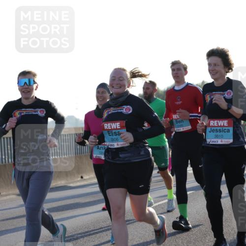 03.10.2025 - Köhlbrandbrückenlauf Jannik Wohlers http://msf.ph/oto/9072241 03.10.2025 09:18:07 Position 3 3006, 2560, 3010, 135 meine-sportfotos.de