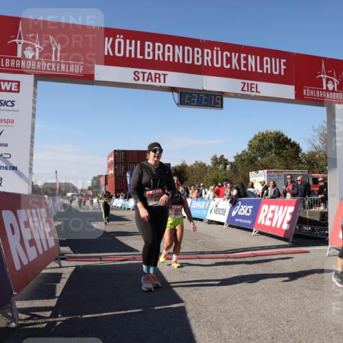 03.10.2025 - Köhlbrandbrückenlauf Lena Gebhardt http://msf.ph/oto/9072251 03.10.2025 13:37:15 Ziel 5143, 5262, 5303, 5466, 5507, 5576, 6104, 6380, 6381, 6521 meine-sportfotos.de