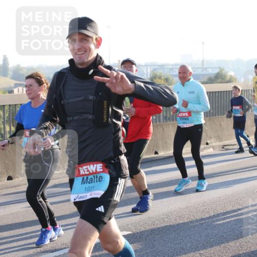 03.10.2025 - Köhlbrandbrückenlauf Lena Gebhardt http://msf.ph/oto/9072254 03.10.2025 09:24:48 Position 1 1031, 1861, 197 meine-sportfotos.de