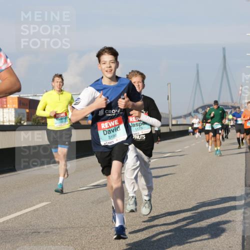 03.10.2025 - Köhlbrandbrückenlauf Jannik Wohlers http://msf.ph/oto/9072255 03.10.2025 09:50:01 Position 3 1039, 3196, 1173 meine-sportfotos.de