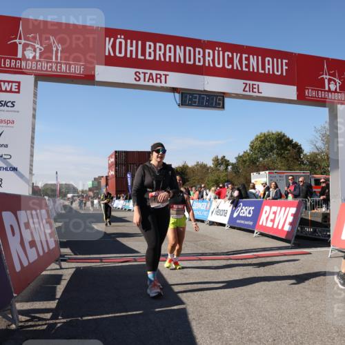 03.10.2025 - Köhlbrandbrückenlauf Lena Gebhardt http://msf.ph/oto/9072257 03.10.2025 13:37:15 Ziel 5143, 5262, 5303, 5466, 5507, 5576, 6104, 6380, 6381, 6521 meine-sportfotos.de