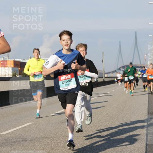 03.10.2025 - Köhlbrandbrückenlauf Jannik Wohlers http://msf.ph/oto/9072261 03.10.2025 09:50:01 Position 3 1039, 3196, 1173 meine-sportfotos.de