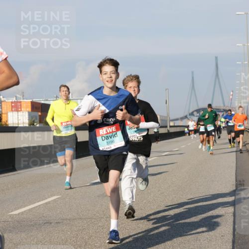 03.10.2025 - Köhlbrandbrückenlauf Jannik Wohlers http://msf.ph/oto/9072264 03.10.2025 09:50:01 Position 3 1039, 3196, 1473 meine-sportfotos.de