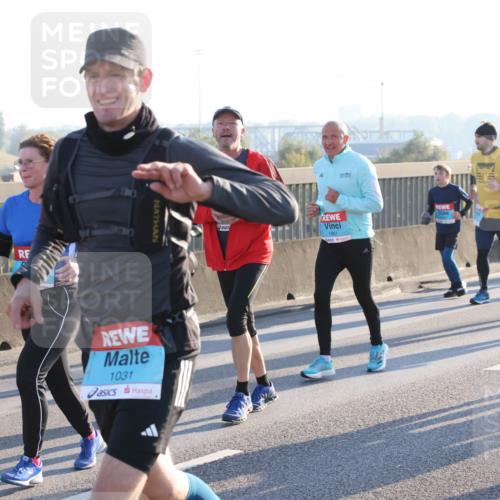 03.10.2025 - Köhlbrandbrückenlauf Lena Gebhardt http://msf.ph/oto/9072265 03.10.2025 09:24:48 Position 1 1031, 1861 meine-sportfotos.de