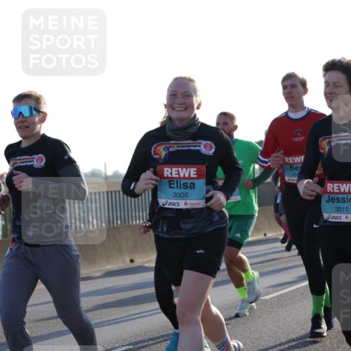 03.10.2025 - Köhlbrandbrückenlauf Jannik Wohlers http://msf.ph/oto/9072274 03.10.2025 09:18:07 Position 3 3006, 256, 3010 meine-sportfotos.de