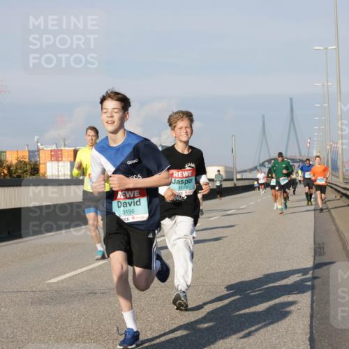 03.10.2025 - Köhlbrandbrückenlauf Jannik Wohlers http://msf.ph/oto/9072293 03.10.2025 09:50:02 Position 3 105, 3196, 1173 meine-sportfotos.de