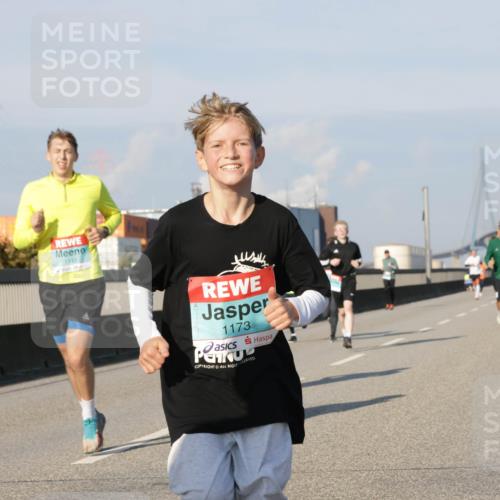 03.10.2025 - Köhlbrandbrückenlauf Jannik Wohlers http://msf.ph/oto/9072302 03.10.2025 09:50:03 Position 3 1111, 1173 meine-sportfotos.de