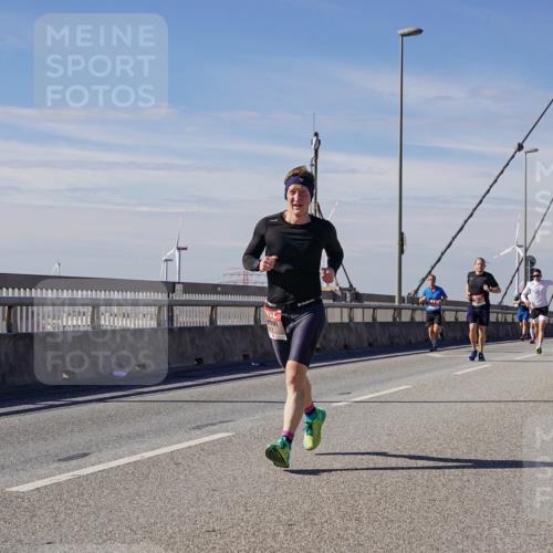 03.10.2025 - Köhlbrandbrückenlauf Michael Burmester http://msf.ph/oto/9072318 03.10.2025 12:37:24 Position 2  meine-sportfotos.de