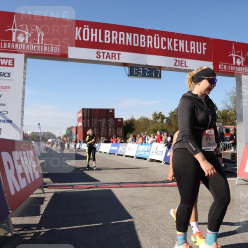 03.10.2025 - Köhlbrandbrückenlauf Lena Gebhardt http://msf.ph/oto/9072321 03.10.2025 13:37:17 Ziel 5143, 5262, 5303, 5466, 5507, 5554, 5576, 6000, 6104, 6380, 6381, 6521 meine-sportfotos.de