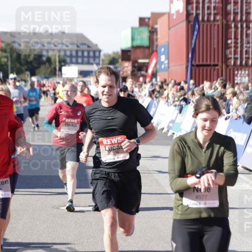 03.10.2025 - Köhlbrandbrückenlauf Jannik Wohlers http://msf.ph/oto/9072323 03.10.2025 13:15:37 Ziel 4210, 4267, 4399, 4421, 4577, 4604, 4678, 4704, 4797, 4803, 4871, 4958, 4962, 5309, 5768, 5942, 6019, 6112, 6772 meine-sportfotos.de