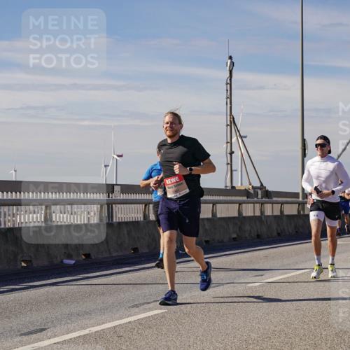 03.10.2025 - Köhlbrandbrückenlauf Michael Burmester http://msf.ph/oto/9072326 03.10.2025 12:37:28 Position 2 5961 meine-sportfotos.de