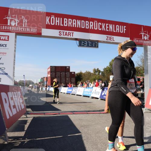 03.10.2025 - Köhlbrandbrückenlauf Lena Gebhardt http://msf.ph/oto/9072331 03.10.2025 13:37:17 Ziel 5143, 5262, 5303, 5466, 5507, 5554, 5576, 6000, 6104, 6380, 6381, 6521 meine-sportfotos.de