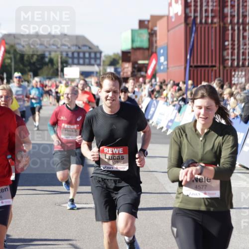 03.10.2025 - Köhlbrandbrückenlauf Jannik Wohlers http://msf.ph/oto/9072334 03.10.2025 13:15:37 Ziel 4210, 4267, 4399, 4421, 4577, 4604, 4678, 4704, 4797, 4803, 4871, 4958, 4962, 5309, 5768, 5942, 6019, 6112, 6772 meine-sportfotos.de