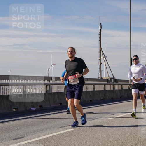 03.10.2025 - Köhlbrandbrückenlauf Michael Burmester http://msf.ph/oto/9072338 03.10.2025 12:37:28 Position 2 5961 meine-sportfotos.de