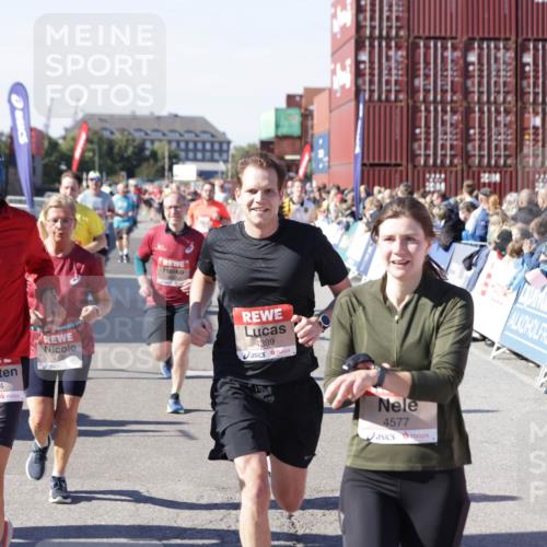 03.10.2025 - Köhlbrandbrückenlauf Jannik Wohlers http://msf.ph/oto/9072345 03.10.2025 13:15:38 Ziel 4210, 4267, 4399, 4421, 4577, 4604, 4678, 4704, 4797, 4803, 4871, 4958, 4962, 5309, 5768, 5942, 6019, 6112, 6772 meine-sportfotos.de