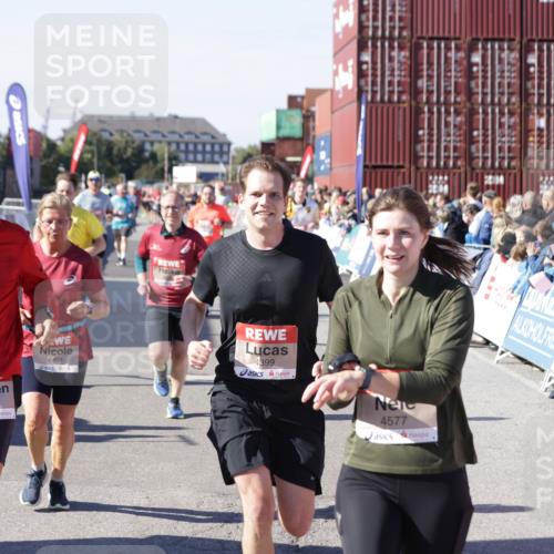 03.10.2025 - Köhlbrandbrückenlauf Jannik Wohlers http://msf.ph/oto/9072351 03.10.2025 13:15:38 Ziel 4210, 4267, 4399, 4421, 4577, 4604, 4678, 4704, 4797, 4803, 4871, 4958, 4962, 5309, 5768, 5942, 6019, 6112, 6772 meine-sportfotos.de