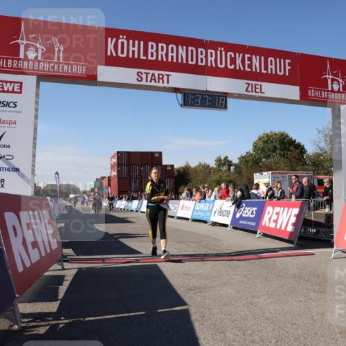 03.10.2025 - Köhlbrandbrückenlauf Lena Gebhardt http://msf.ph/oto/9072354 03.10.2025 13:37:18 Ziel 5143, 5262, 5303, 5466, 5554, 5576, 6000, 6380, 6381, 6521 meine-sportfotos.de