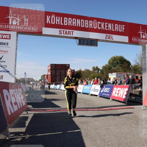 03.10.2025 - Köhlbrandbrückenlauf Lena Gebhardt http://msf.ph/oto/9072364 03.10.2025 13:37:19 Ziel 5143, 5241, 5262, 5303, 5466, 5554, 5576, 6000, 6380, 6381, 6521 meine-sportfotos.de