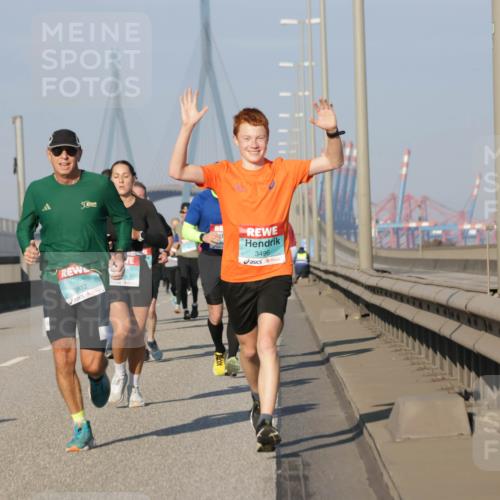 03.10.2025 - Köhlbrandbrückenlauf Jannik Wohlers http://msf.ph/oto/9072365 03.10.2025 09:50:05 Position 3 5, 3812, 3496 meine-sportfotos.de