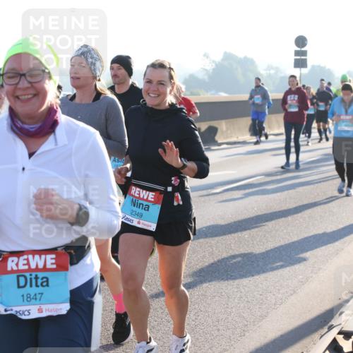 03.10.2025 - Köhlbrandbrückenlauf Lena Gebhardt http://msf.ph/oto/9072367 03.10.2025 09:24:49 Position 1 187, 1847, 2349 meine-sportfotos.de