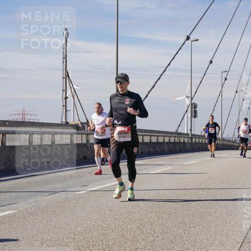 03.10.2025 - Köhlbrandbrückenlauf Michael Burmester http://msf.ph/oto/9072379 03.10.2025 12:37:31 Position 2 6020 meine-sportfotos.de