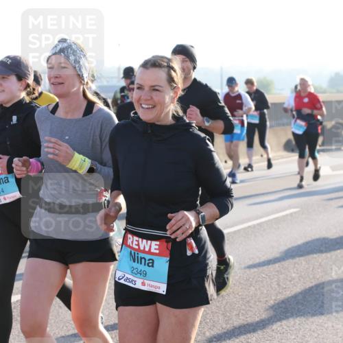 03.10.2025 - Köhlbrandbrückenlauf Lena Gebhardt http://msf.ph/oto/9072392 03.10.2025 09:24:50 Position 1 214, 2349 meine-sportfotos.de