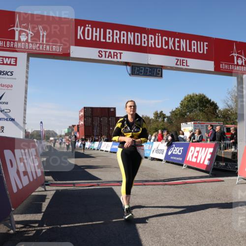 03.10.2025 - Köhlbrandbrückenlauf Lena Gebhardt http://msf.ph/oto/9072394 03.10.2025 13:37:20 Ziel 5143, 5190, 5241, 5262, 5303, 5466, 5554, 5576, 6000, 6521 meine-sportfotos.de