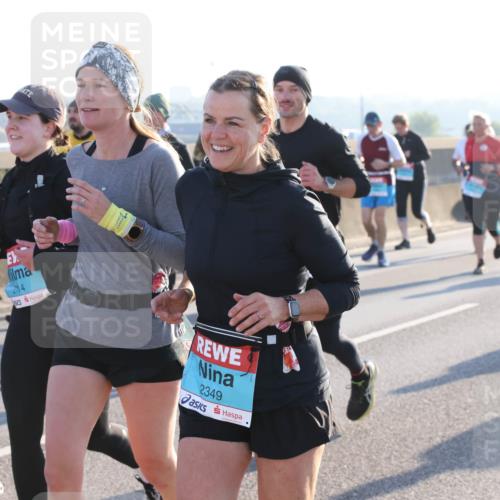 03.10.2025 - Köhlbrandbrückenlauf Lena Gebhardt http://msf.ph/oto/9072404 03.10.2025 09:24:50 Position 1 2014, 2349 meine-sportfotos.de