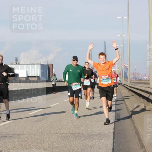 03.10.2025 - Köhlbrandbrückenlauf Jannik Wohlers http://msf.ph/oto/9072412 03.10.2025 09:50:07 Position 3 3496, 3812 meine-sportfotos.de