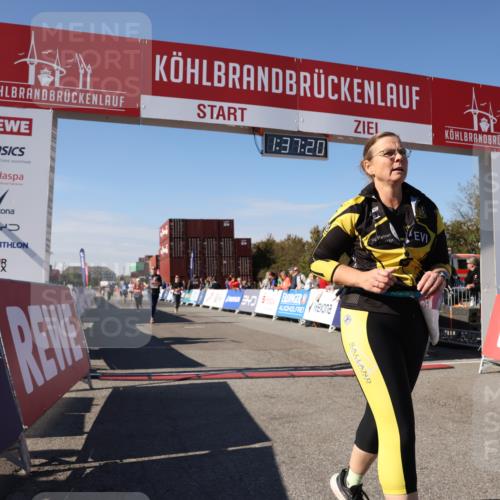 03.10.2025 - Köhlbrandbrückenlauf Lena Gebhardt http://msf.ph/oto/9072431 03.10.2025 13:37:20 Ziel 5143, 5190, 5241, 5262, 5303, 5466, 5554, 5576, 6000, 6521 meine-sportfotos.de